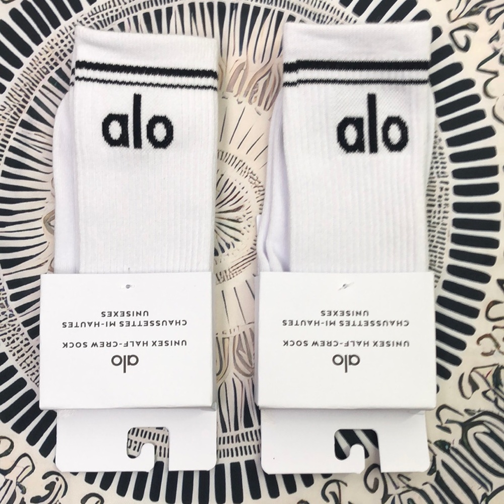NEW - Hot Alo Yoga Retro Socks 2 Pairs